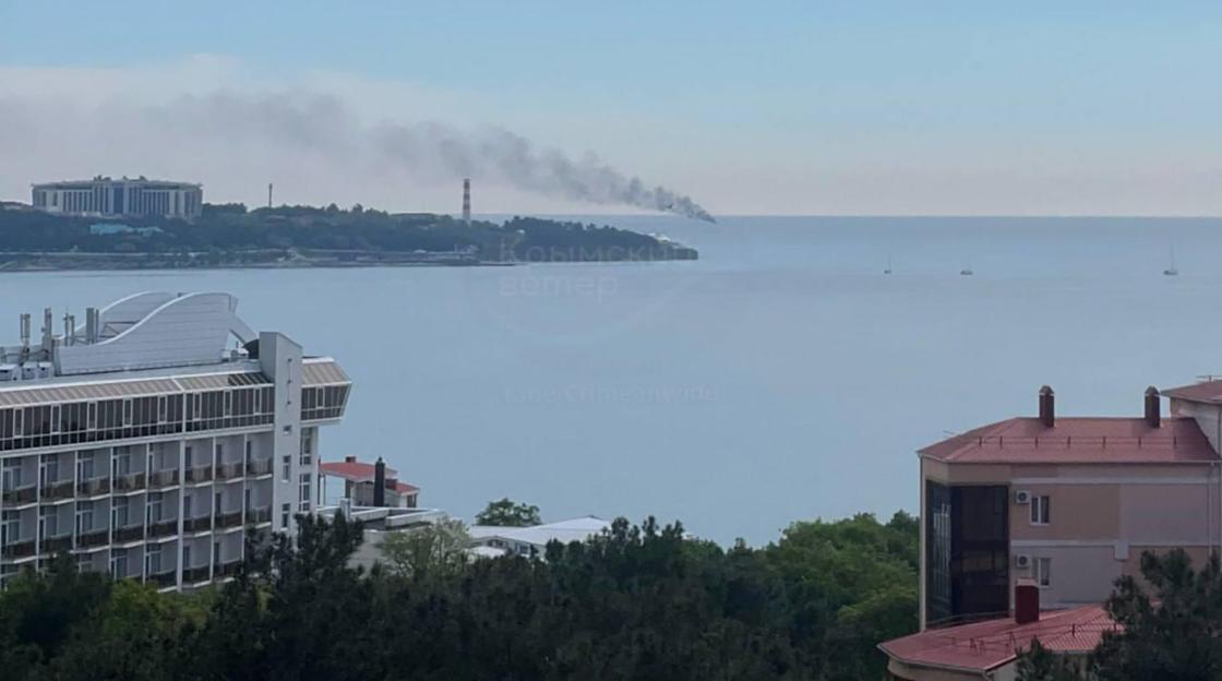 'Flames Erupt Near Putin's £1bn Palace as War Threatens His Hidden Bunker'