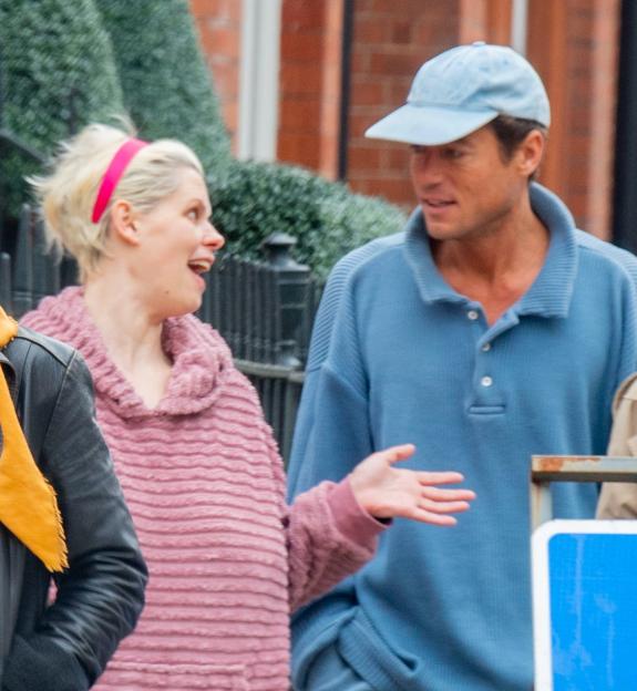 Fifi Geldof walking with Jon Paul Phillips and an older woman in Knightsbridge.