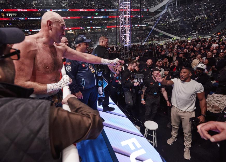 "Tyson Fury vs. Anthony Joshua at Risk: Insider Reveals Major Concerns as Venue Dispute Looms"