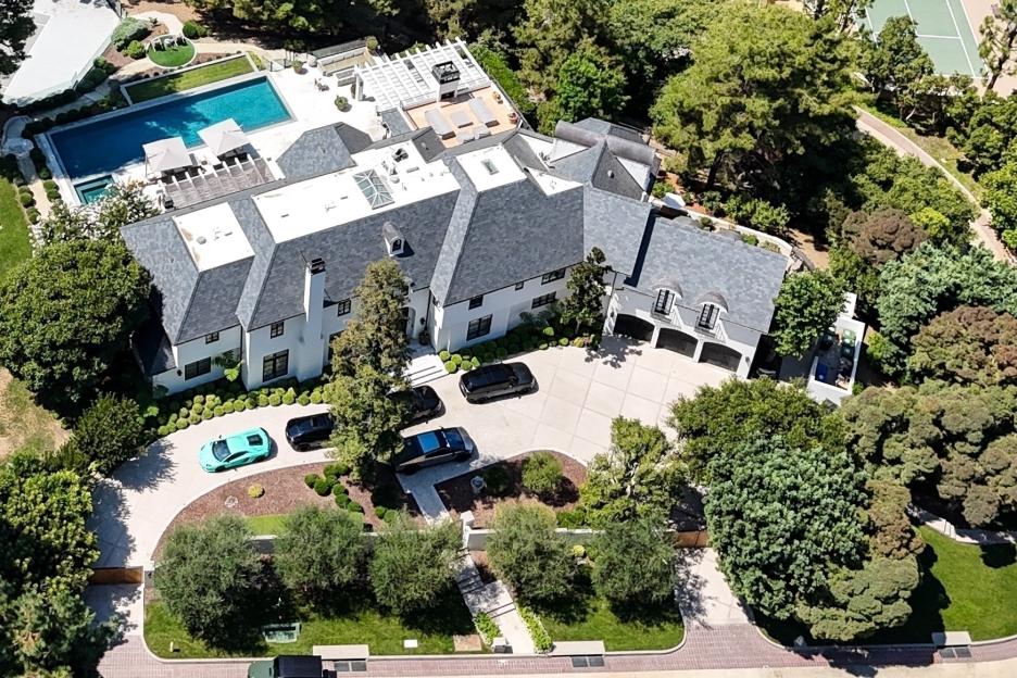 *EXCLUSIVE* General views of Justin and Hailey Biebers stunning home