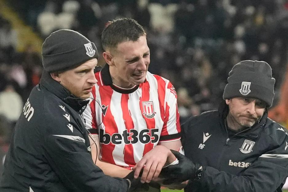 EFL Player in Tears and Requires Oxygen After Shocking Arm Injury, Match Delayed