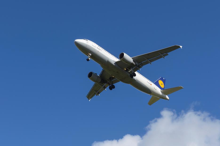 Lufthansa Airbus A320 on final approach to Manchester Airport.