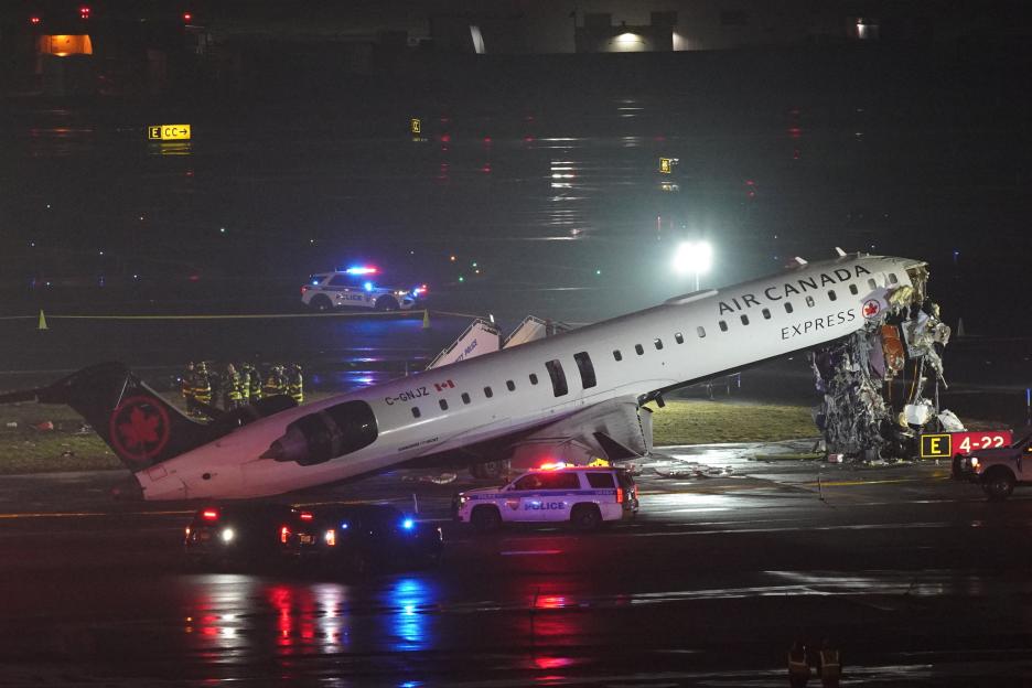 Plane Collides with Fire Truck on Runway After Landing, Leaving 4 Injured and Airport in Chaos