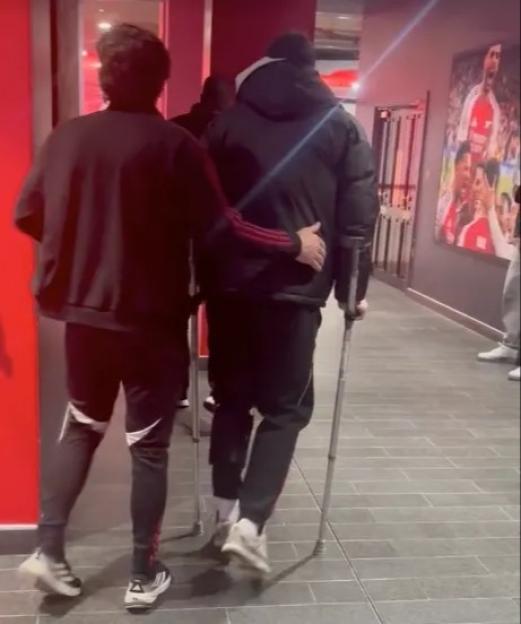 Conor Bradley Exits Emirates Stadium on Crutches Following Shocking Injury That Triggered Martinelli's 'Disgraceful' Behavior