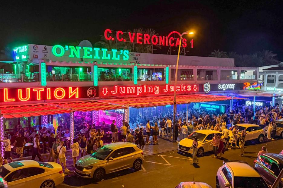 18-Year-Old Briton Fights for His Life in Tenerife After Stabbing While Pursuing Phone Thief