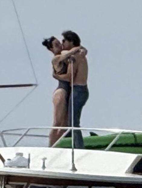 Katy Perry and Justin Trudeau kissing on a yacht.