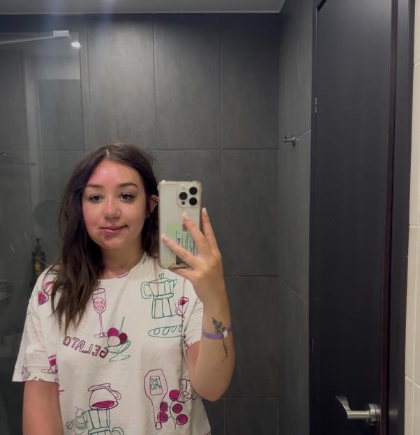 Holiday horror as Brit¿s ¿eye bags¿ lead to mystery illness ¿ trapping her in Greek hospital