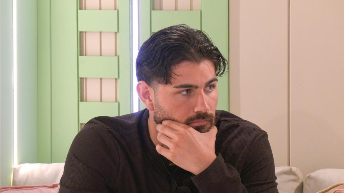 Scott van-der-Sluis in a scene from "Love Island All Stars".