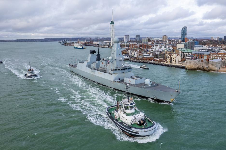 'HMS Dragon's Three-Day Standoff: Warship Adrift in the Channel After Cyprus Defense Orders'