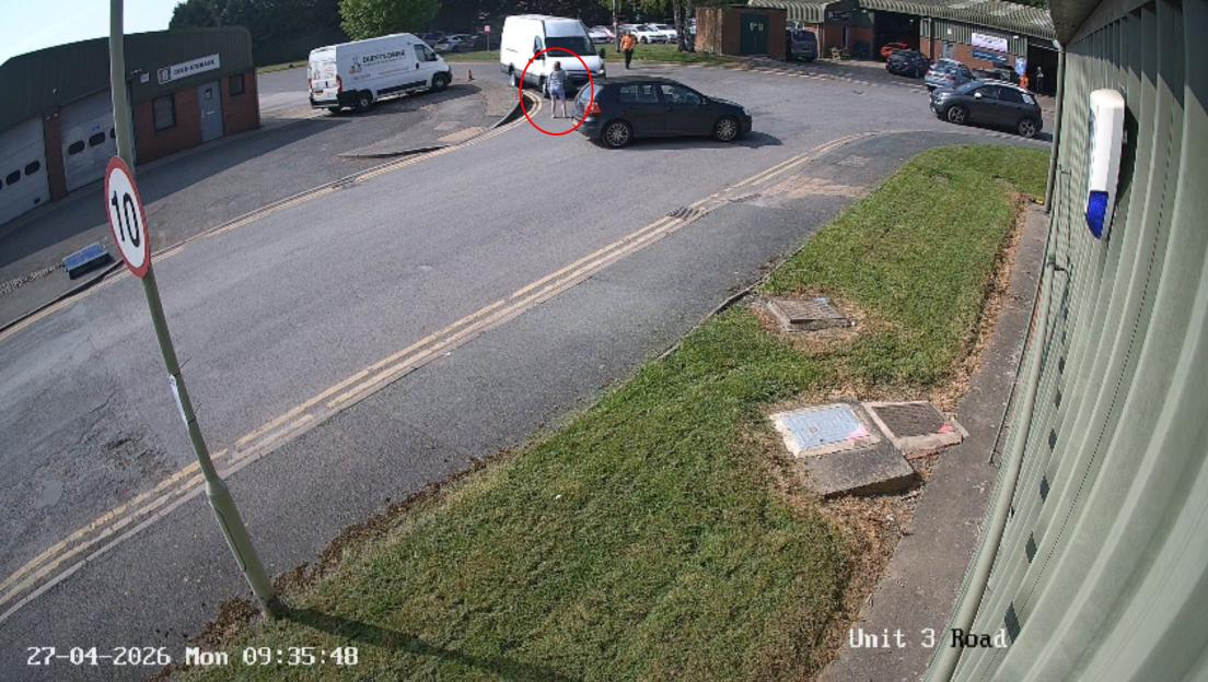 VIDEO: Business owner clipped by van in¿hit-and-run by thieves who targeted premises