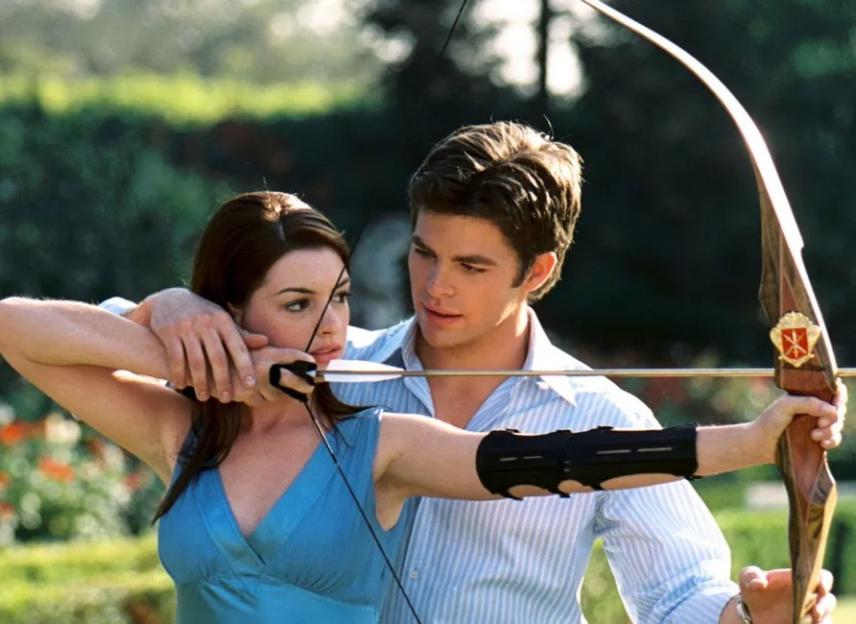 Anne Hathaway as Mia and Chris Pine as Nicholas Devereaux shooting a bow and arrow in The Princess Diaries 2 - Royal Engagement.