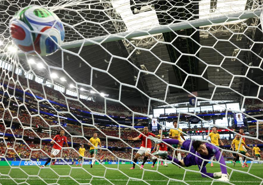 Australia 1, Egypt 1 (Egypt wins 4-2 on penalties): Pharaohs Celebrate Historic First World Cup Knockout Victory to Advance to Last 16!