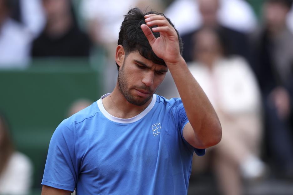 Carlos Alcaraz looking dejected during a tennis match.