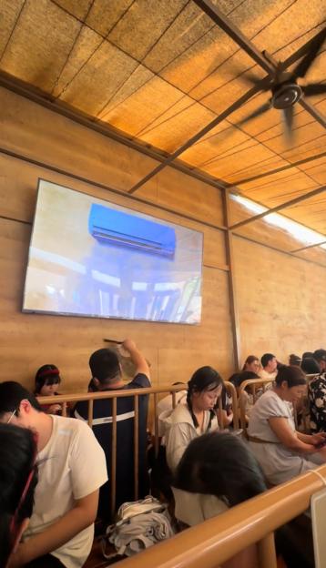 Restaurant's Odd Air Conditioning Trick Leaves the Internet Puzzled – Can You Figure It Out?
