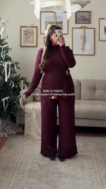 Dash to Tesco for the Coziest Yet Chic Christmas Day Outfit – Perfect for Pregnant Moms!