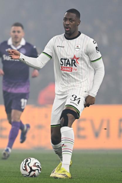 Chelsea and Liverpool Enter Battle for Star Defender in Upcoming Summer Transfer Showdown!