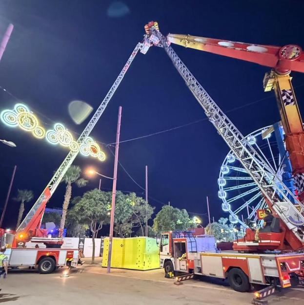 VIDEO: Thrill seekers spend FOUR HOURS dangling 100ft in air after ride malfunctions