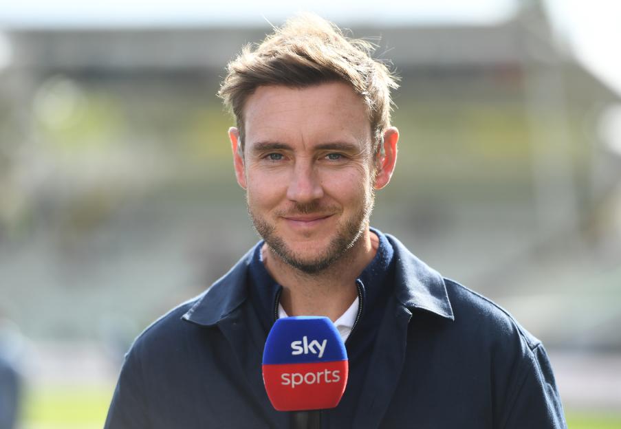 England v Pakistan - 3rd Rothesay Test Match: Day Two