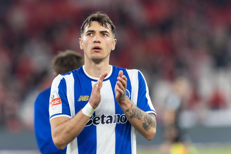 Lisbon, Lisbon, Portugal. 8th Mar, 2026. Porto defender from Poland JAKUB KIWIOR (4) at the end of the game for Liga Portugal Betclic between Benfica and Porto at Estadio da Luz (Credit Image: ¿ Alexandre de Sousa/ZUMA Press Wire) EDITORIAL USAGE ONL