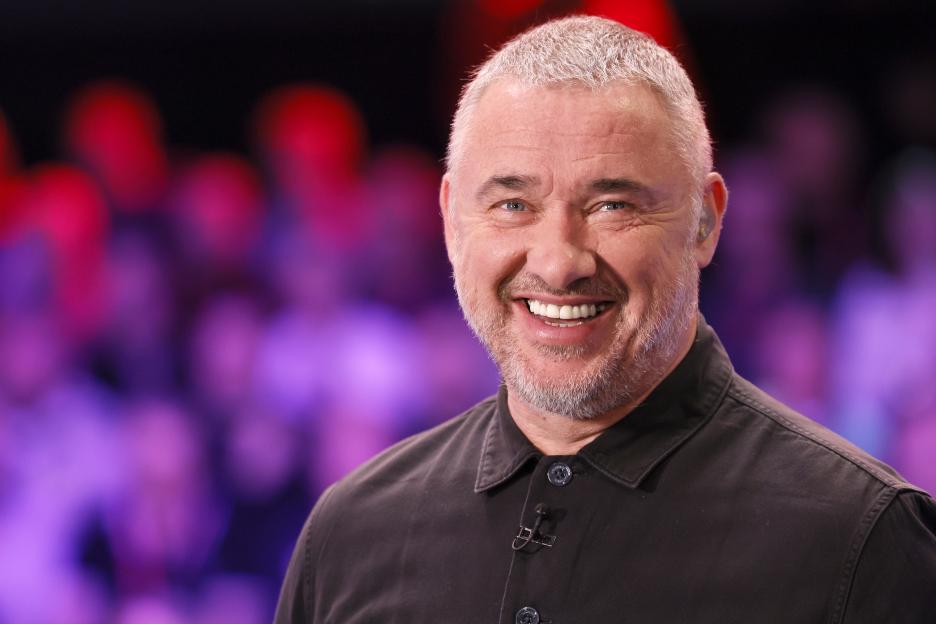 Snooker 900 Crucible Cup LIVE RESULTS: Action on NOW as Stephen Hendry returns, plus Higgins, Selby & Williams – updates