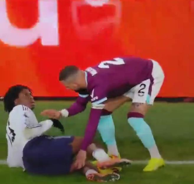 Kyle Walker realizes his mistake and offers an apology