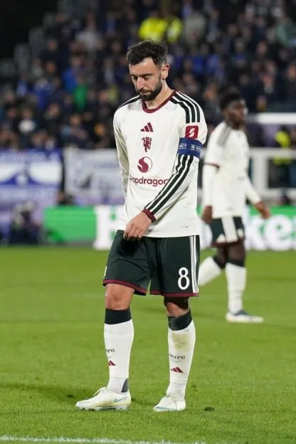 Any chance of doing your job, lads?’ – Man Utd rebels Bruno Fernandes and Lisandro Martinez slammed by Prem legend