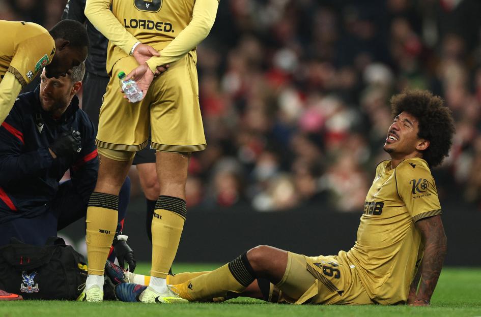 Chris Richards Leaves the Field on Stretcher After Horrific Injury as Medics Work to Control Bleeding in Palace vs. Arsenal Match