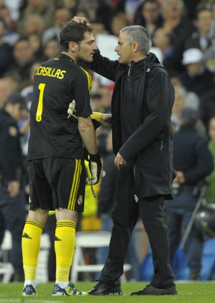 Football manager José Mourinho talks to goalkeeper Iker Casillas on the field.