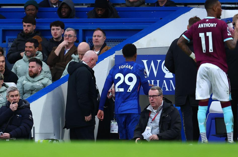 London, UK. 21st Feb, 2026. Wesley Fofana of Chelsea walks down the tunnel after being sent off during the Chelsea vs Burnley Premier League match at Stamford Bridge, London. Picture credit should read: Paul Terry/Sportimage Credit: Sportimage Ltd/Al