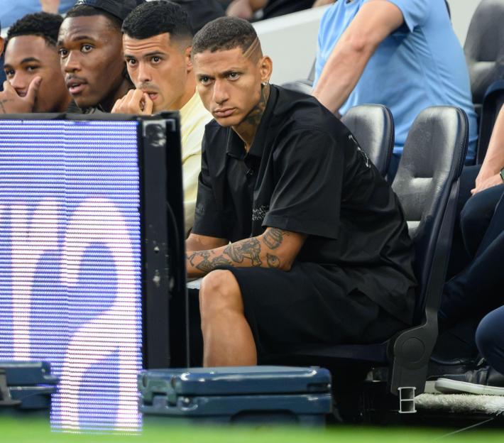 Tottenham Hotspur v Everton - Premier League - Tottenham Hotspur Stadium - London. Out of favour Richarlison watches on from the sidelines. Picture : Mark Pain / Alamy Live News