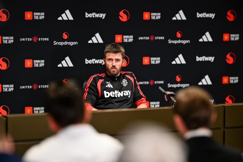 Michael Carrick Slams 'Lazy' Criticism of Man Utd's Passion Following Hull Defeat