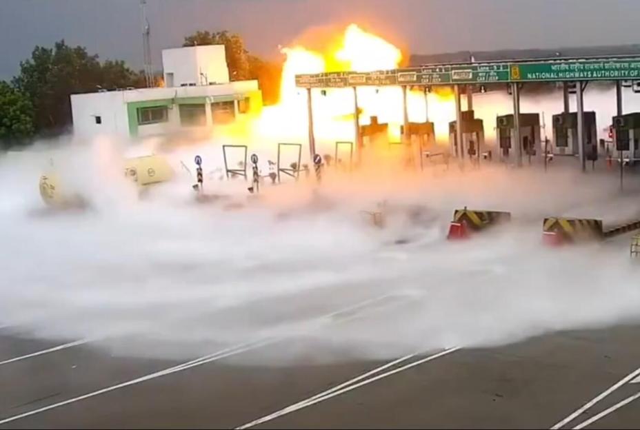 VIDEO: Five dead after petrol tanker crashes and explodes at toll booth
