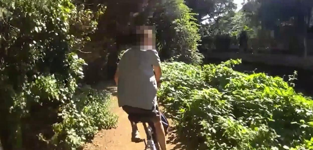 Police Officer Races After 'Thief' on Borrowed Bike, Tackles Him to the Ground!