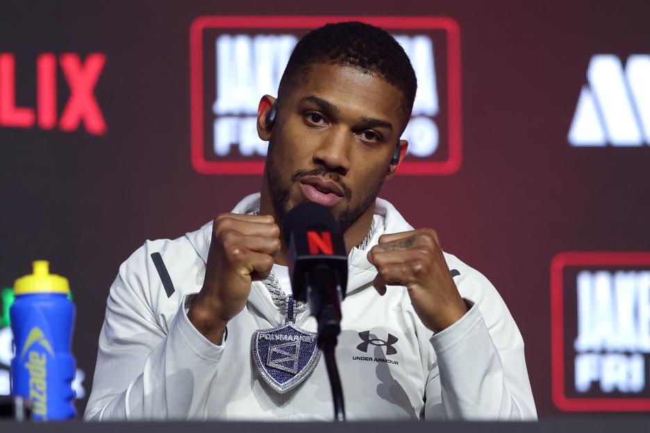 'Anthony Joshua Claps Back at Tyson Fury's Criticism: 'I Don't Like That Guy''
