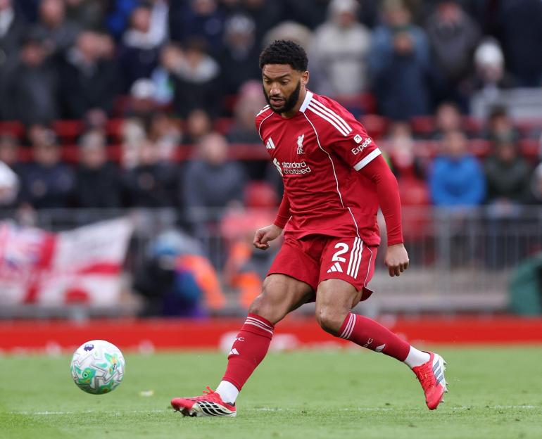 '‘My Head’s in Mars!’ – Liverpool Fans Stunned as Arne Slot Substitutes Popular Star Just 23 Minutes After His Arrival'