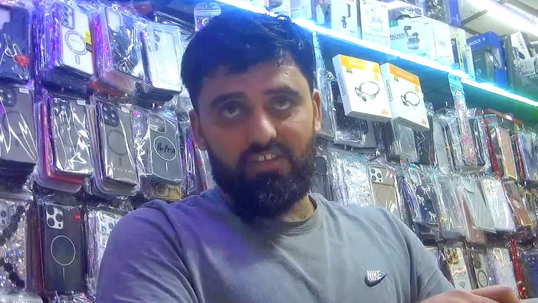 UK Phone Shop Worker Caught Offering £3k Cash for Small Boat Crossing in Smuggling Network
