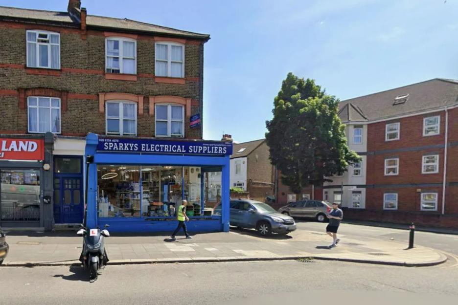 Man Taken into Custody After Five Stabbed on Crowded Street