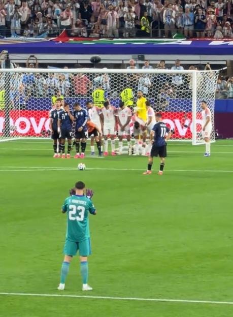 Revolutionary Strategy: New Footage Reveals Emi Martinez's Unseen Role in Argentina's World Cup Goal!