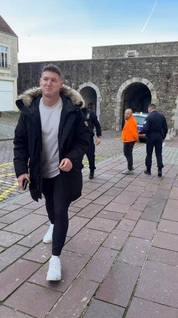 'Gladiators Star Legend Stunned as Officers Ask for Selfie with Handcuffed Suspect'