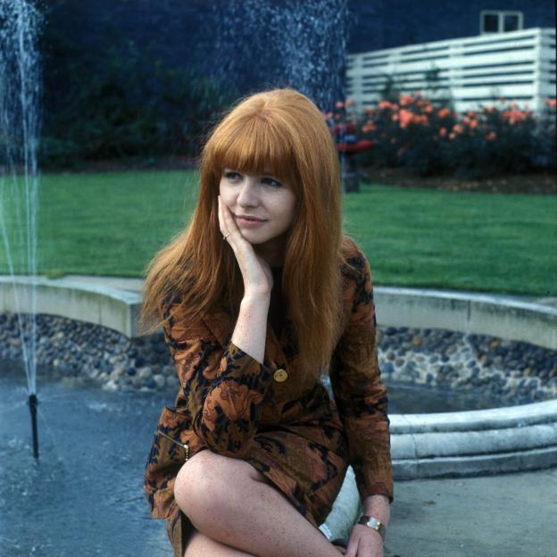 Jane Asher as Lynda Lampard in "Knock on Any Door" TV series, "Dream of a Summer Night" episode.