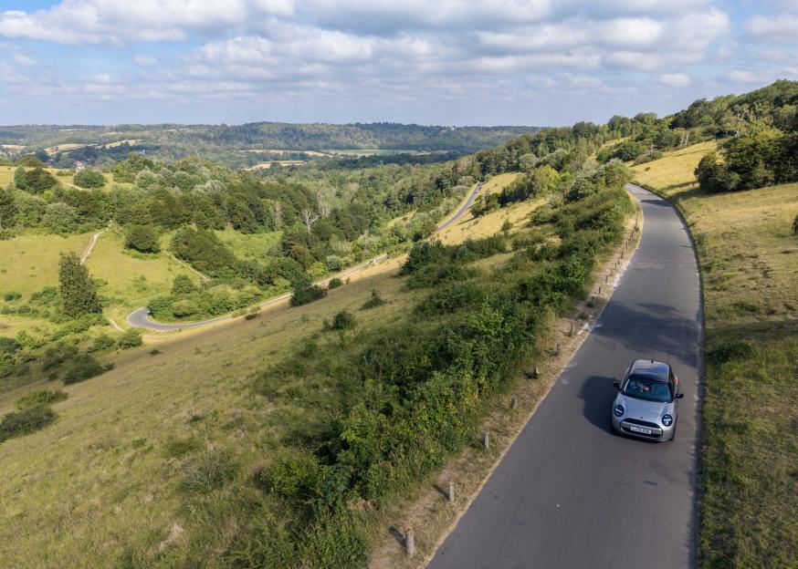 Britain's Top 10 Road Trips Unveiled: Scenic Loop with Rolling Hills and Breathtaking Lakes Takes the Crown!