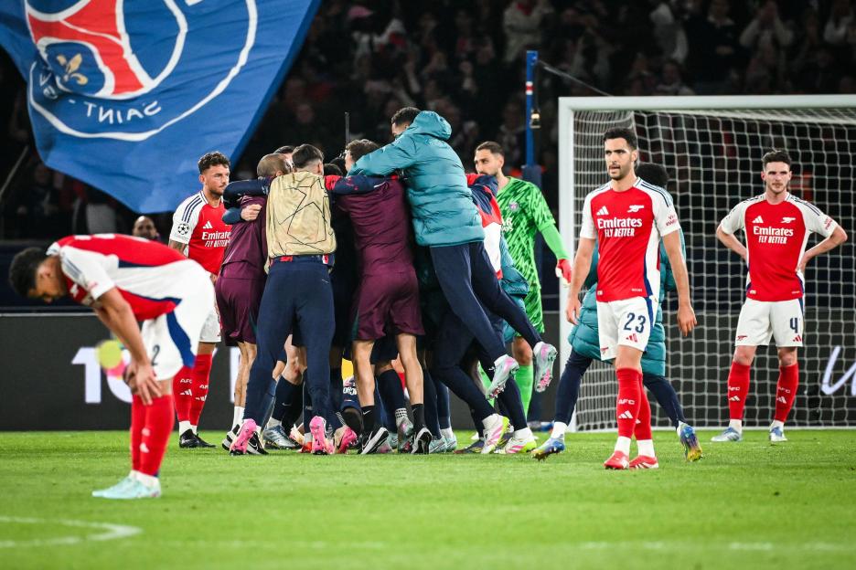 PSG players celebrate their victory as Arsenal FC players look dejected during a UEFA Champions League match.