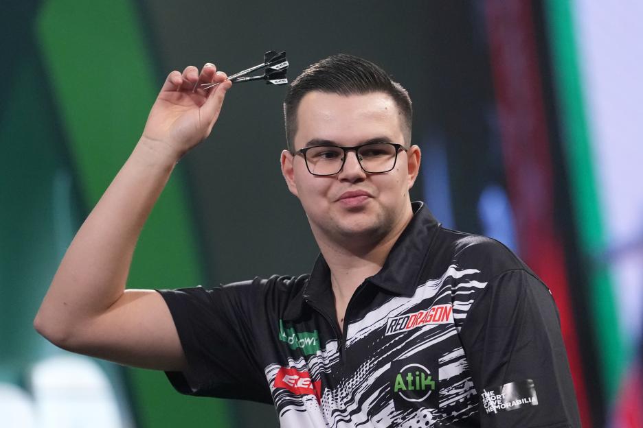 'World Darts Fans Lose Patience with Disruptive Whistlers During Van Veen vs. Anderson Showdown'