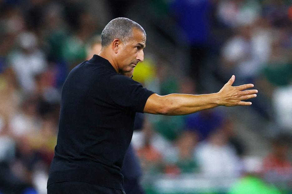 Tunisia Faces Turmoil as Dismissed Manager Leads Training While Bosses Eye World Cup Legend for Replacement