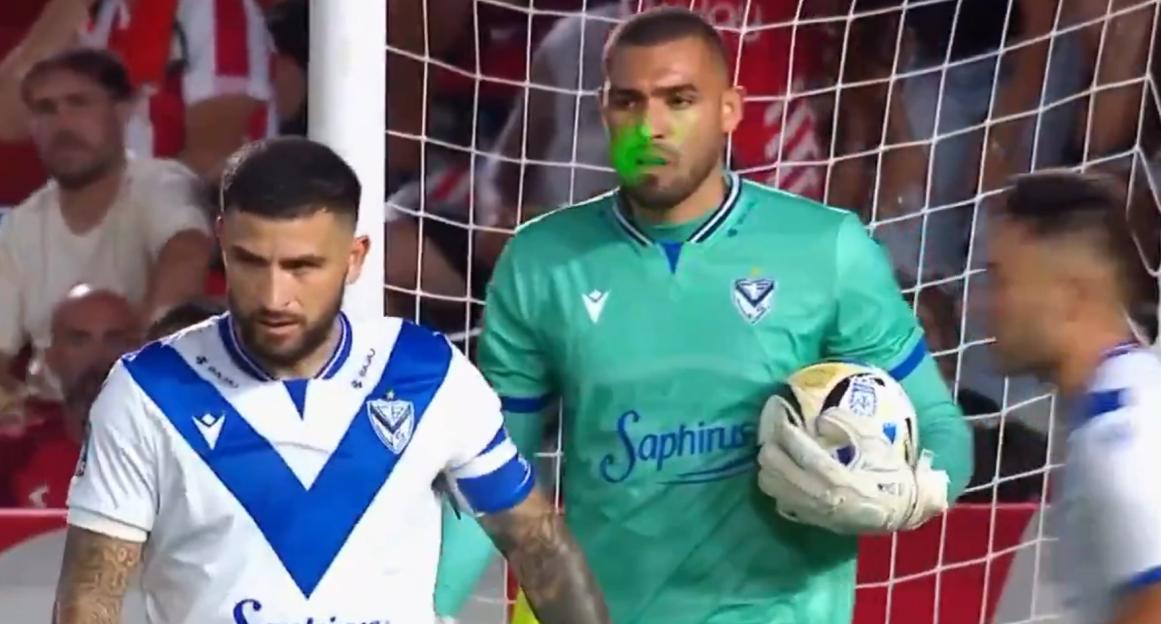 Camera Operator Captures Shocking Moment as Fan Aims Laser at Keeper—And Everyone Thinks She’s a Celebrity!