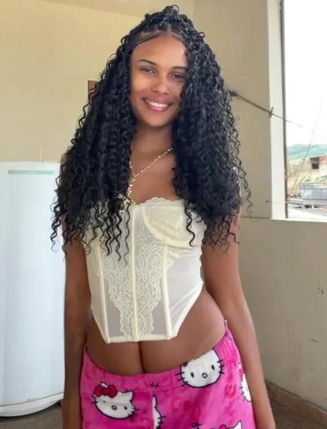 Woman Claps Back at Trolls Who Say Her Tummy 'Looks Like a Bum,' Declares Her Body 'Perfect' Just the Way It Is!