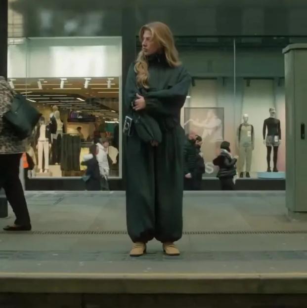 Anais Gallagher Takes Center Stage as the New Face of Topshop, Honoring Oasis in John Lewis Launch!