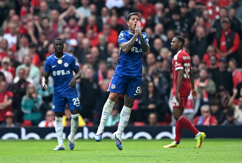 Liverpool 1, Chelsea 1: Fernandez's Lucky Goal Breaks Blues' Losing Streak, But Reds' Struggles Intensify Pressure on Arne Slot