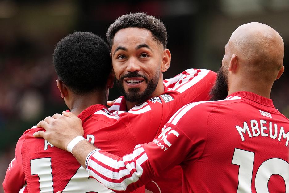 'Stunning Controversy: Gary Neville Fumes as Referee Overrides VAR to Grant Goal for Man Utd'