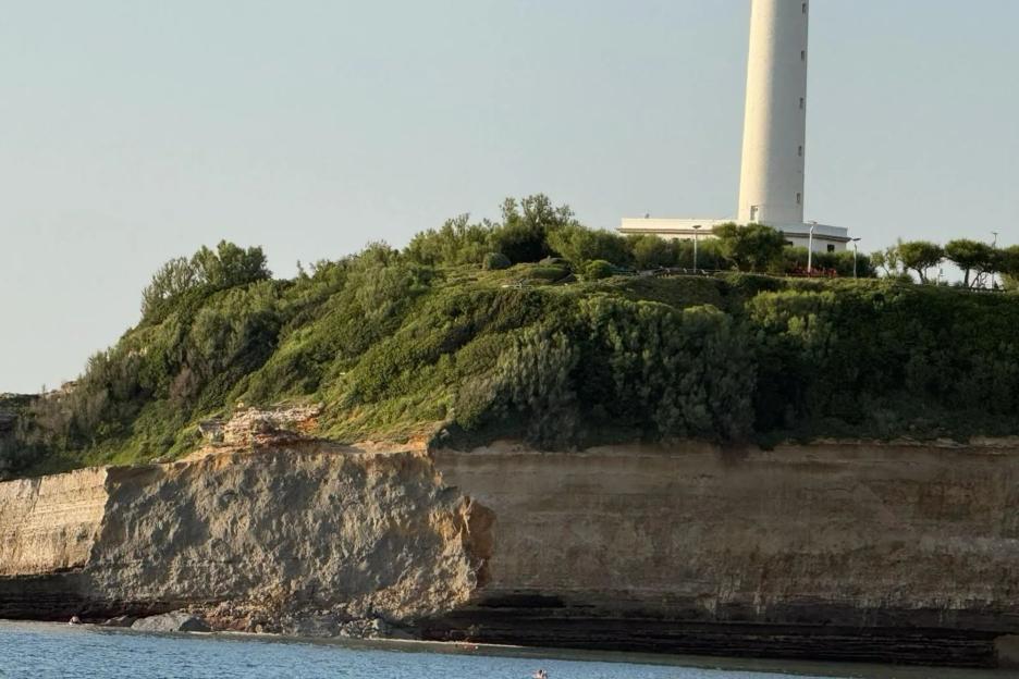 Tragedy Strikes Popular Beach: Cliff Collapse Claims Lives of Two Divers Amid Reports of 'Explosion' Triggering Massive Wave
